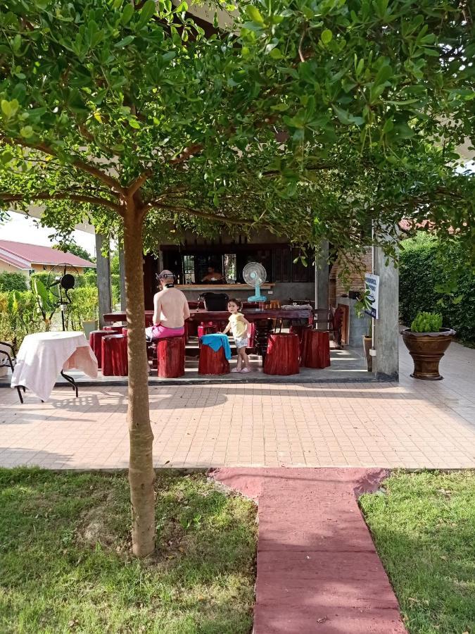 Relax Garden House Hotel Chiang Mai Exterior photo