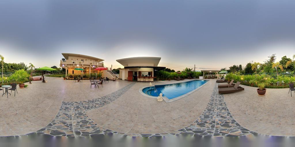Relax Garden House Hotel Chiang Mai Exterior photo