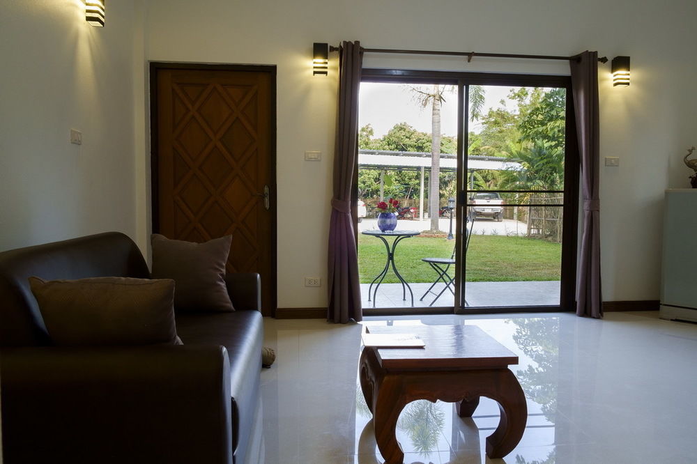 Relax Garden House Hotel Chiang Mai Exterior photo