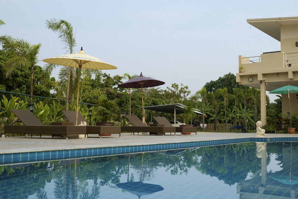 Relax Garden House Hotel Chiang Mai Exterior photo