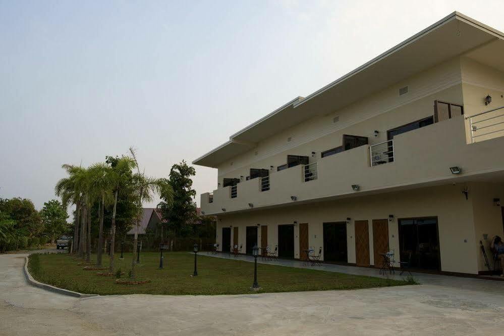 Relax Garden House Hotel Chiang Mai Exterior photo