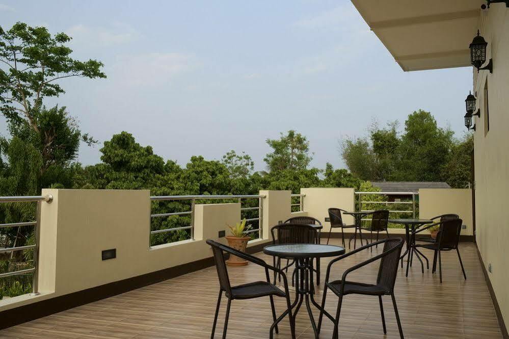 Relax Garden House Hotel Chiang Mai Exterior photo