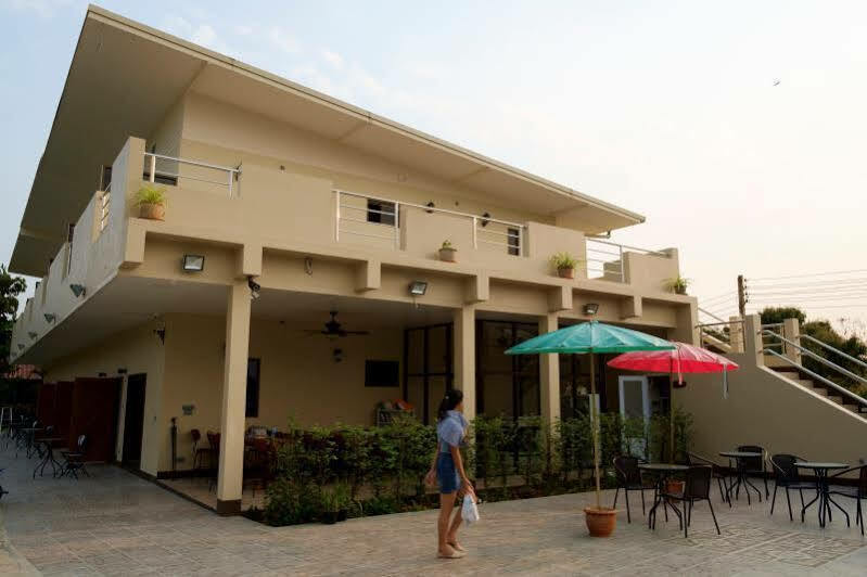 Relax Garden House Hotel Chiang Mai Exterior photo